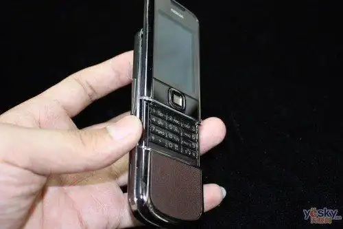 全精钢打造机身 诺基亚8800黄金版售5990元_数码