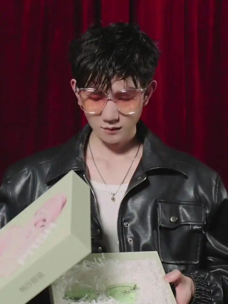 纯粹爱意,至真如初.@tfboys-王源 同款#prsr帕莎眼镜