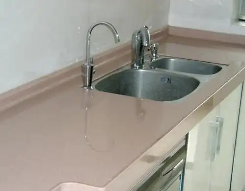 厨房台面装挡水条好不好听完过来人说的话后悔我家装早了