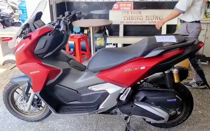 本田新款adv160踏板摩托,油耗2.2配abs,质量稳定,摩旅代步神器