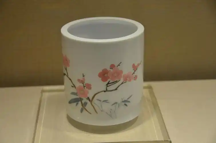 新中国7501瓷·水点桃花笔筒