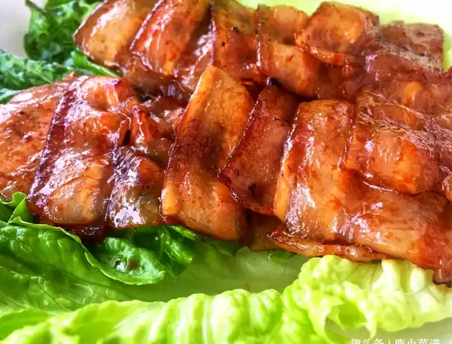 尝一块就爱上的香煎五花肉,做法简单,酥脆柔韧,家人抢着吃