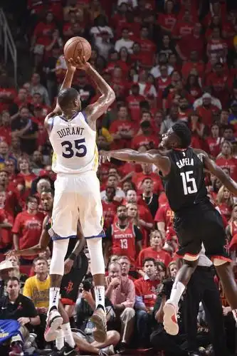 库里快攻上篮 杜兰特跳投 库里持球