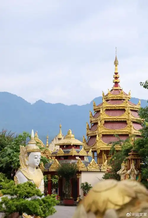 来都来了,就去芒市勐焕大金塔看一看.