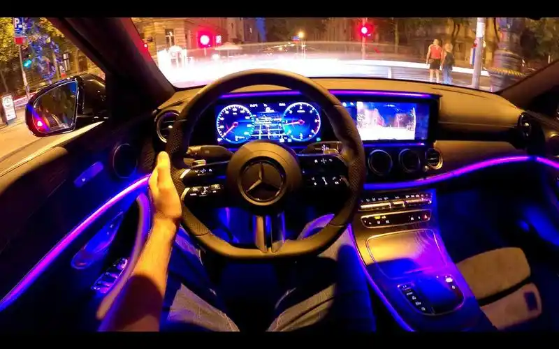 「第一视角」夜间试驾 新款奔驰e级 220d 194匹 amg套装!