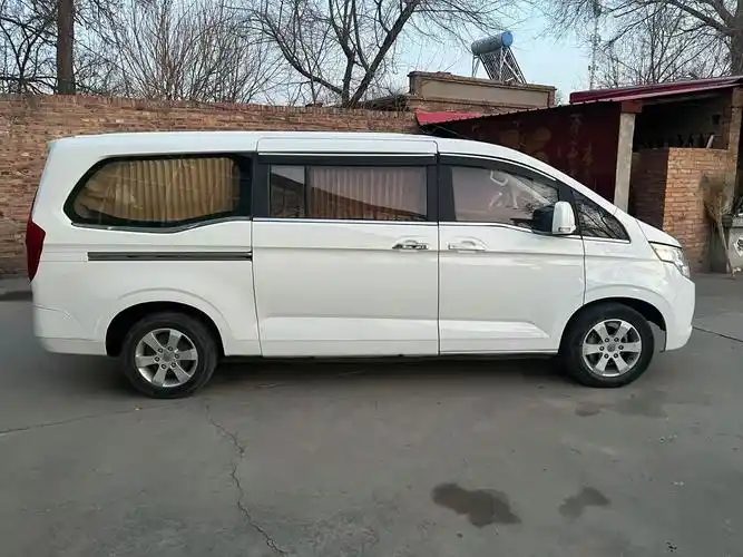 五菱征程9座18高配参数