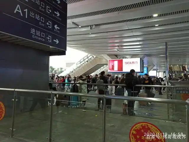 春运进行时#    深圳北站东广场售票处