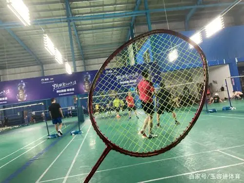 打羽毛球有必要买护腕吗?打羽毛球的好处有什么?