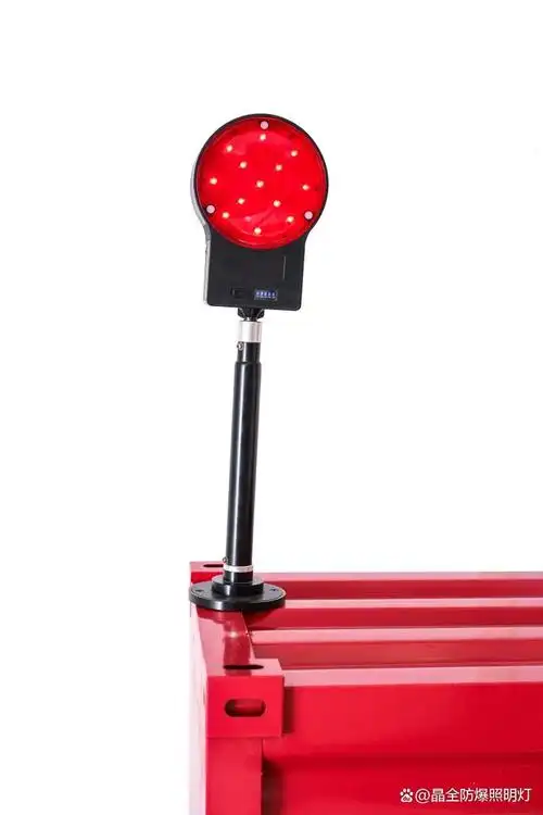 警示灯是一种非常重要的交通设施,它可以在夜晚或者恶劣天气条件下为