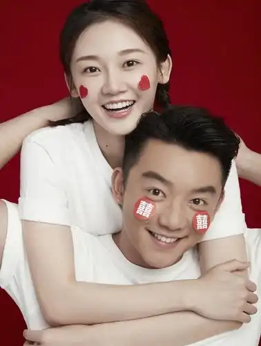 郑恺苗苗官宣结婚!结婚照一个动作意味深长