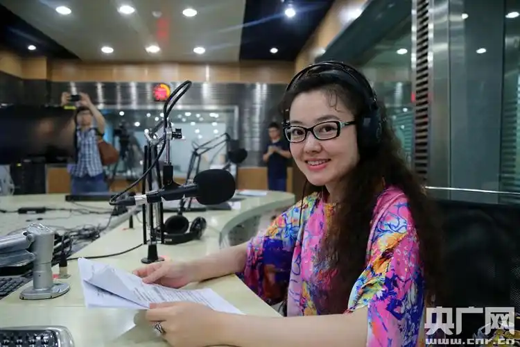 青年歌唱家王庆爽做客《中国大舞台》