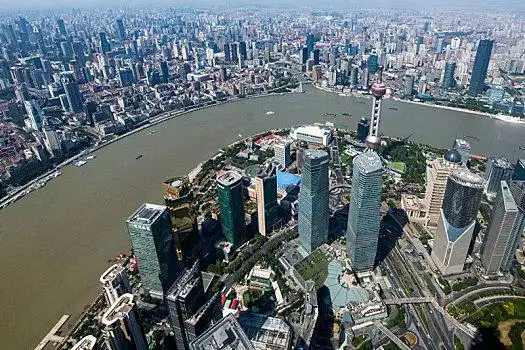 上海中心俯瞰浦江两岸