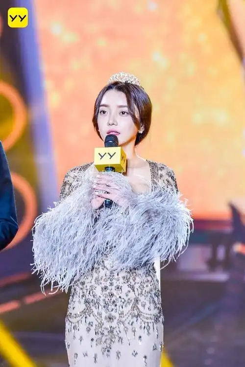 刚走完戛纳红毯 又登人民网首页:yy主播崔阿扎广受关注