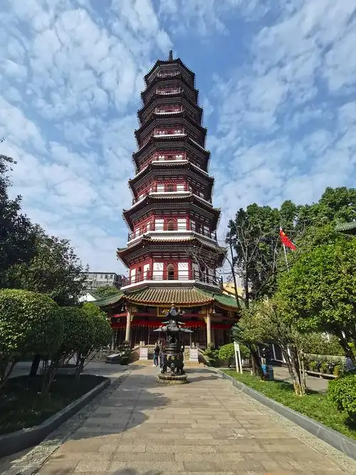 不同角度的六榕花塔广州市六榕寺内