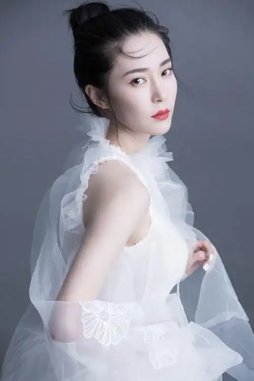 明星胡然娱乐圈偶像演员清新美艳被誉为天然美女