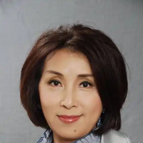 万凰之王国语佟佳·倩柔