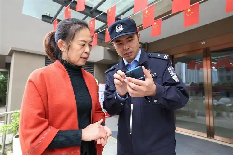 有事找先国!湖北襄阳"走心民警"入警五年炼成楷模