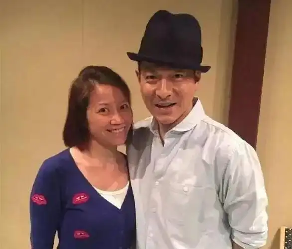 楚人美的扮演着叫周恩恩,她不止参演了《山村老尸1》,在《山村老尸2》