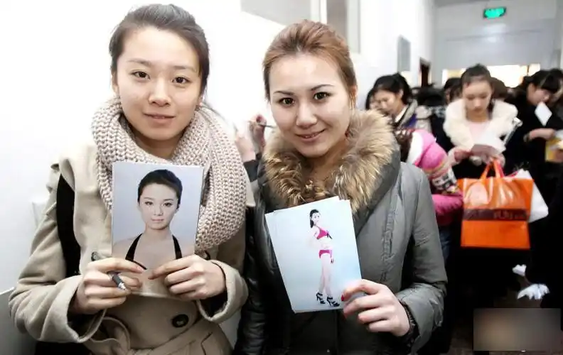 【转载】艺考场上的泳装美女【组图】