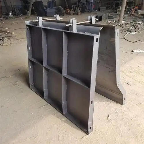 现浇防撞墙模具的设计和特征