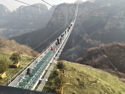 你敢上玻璃吊桥吗?