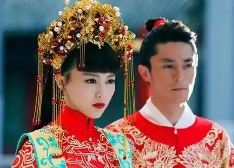 作为曾经的电视剧女王,唐嫣曾和李易峰,刘恺威,钟汉良,霍建华,胡歌等