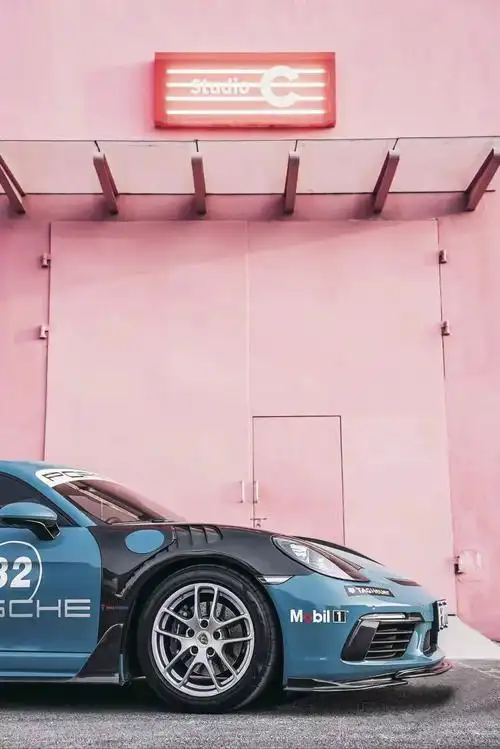 >保时捷718社区>takdcarbon保时捷718叶子板改装>1080_1617竖版 竖屏