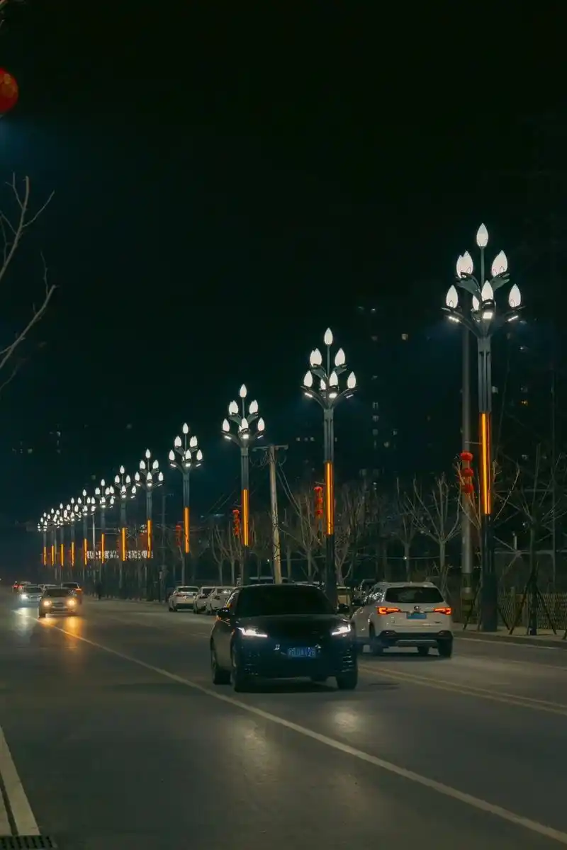 这才多久就开始想念小县城的夜景了#摄影 #街景随拍 #小县城的夜晚