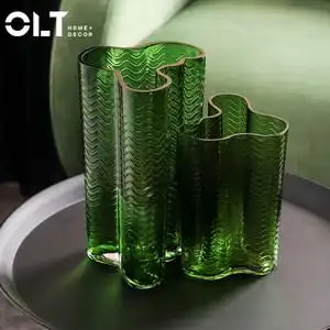 波浪玻璃花瓶图片