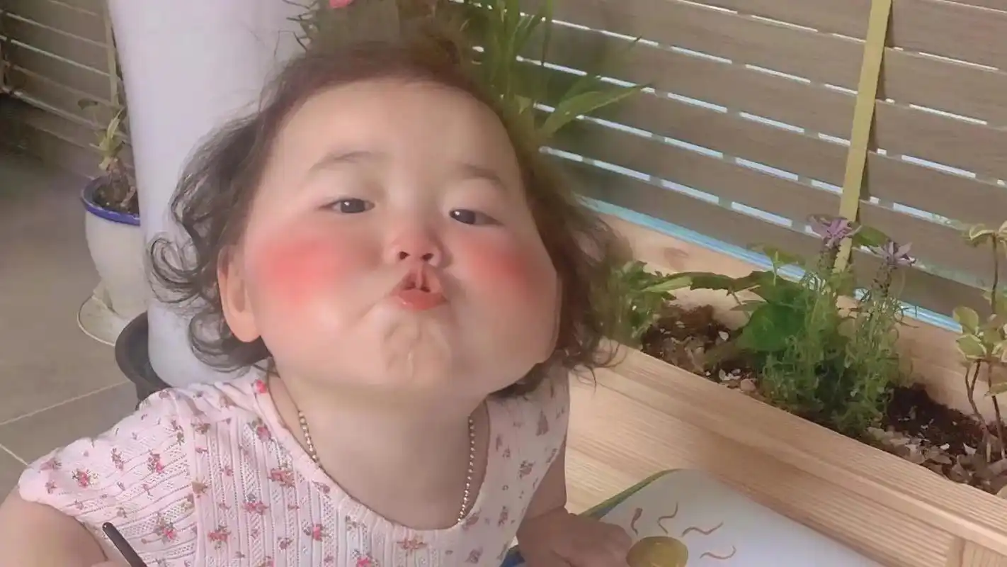 今天是壁纸系列温 有谁会不爱温温呢#小乖 #我的女孩9799 #黄夏温