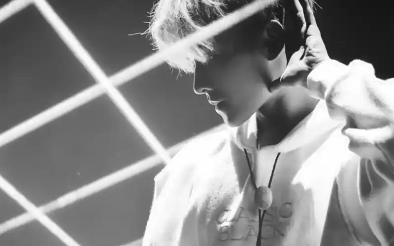 超帅杨洋生日会壁纸_个性酷帅的杨洋