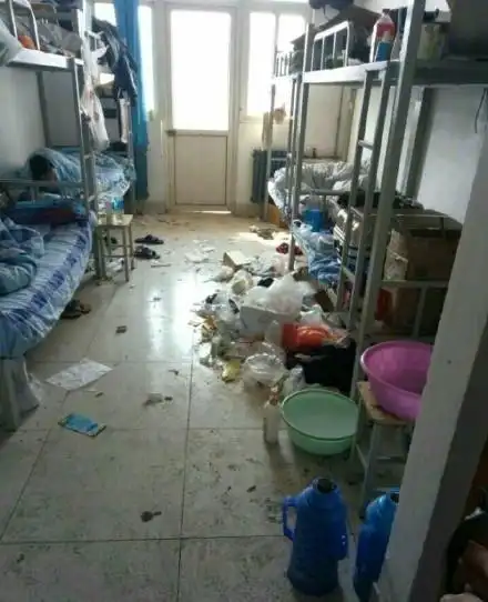 大学生宿舍整洁脏乱大比拼