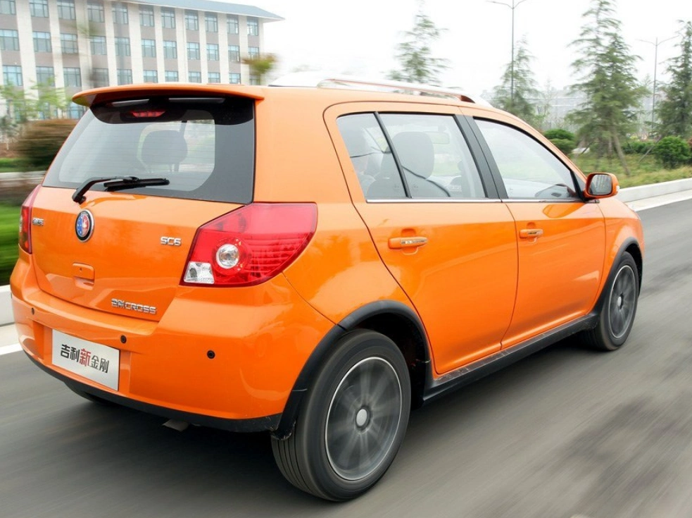 吉利金刚:这辆车的整体设计非常好看,车身的构造是非常协调有序的