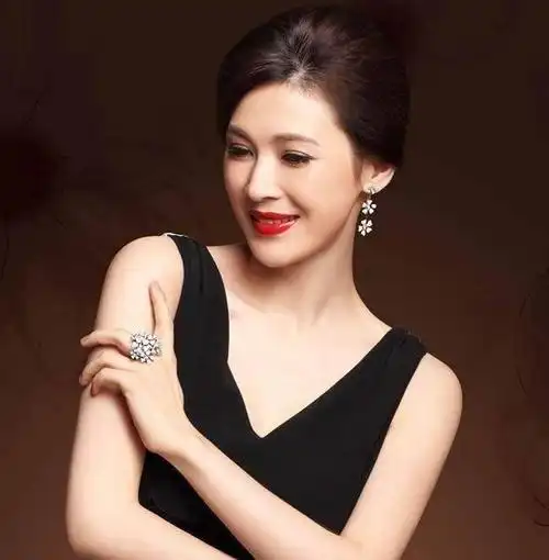 童蕾:与周一围同居5年却转身嫁入豪门,丈夫破产后,她怎样了?