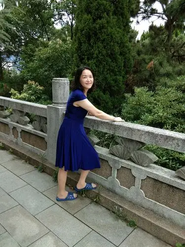 亲爱的老公大热天辛苦上班留下我一个人思念着你,想着你和我亲热做爱