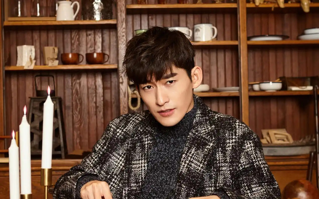 张翰冬季暖男优雅大片桌面壁纸