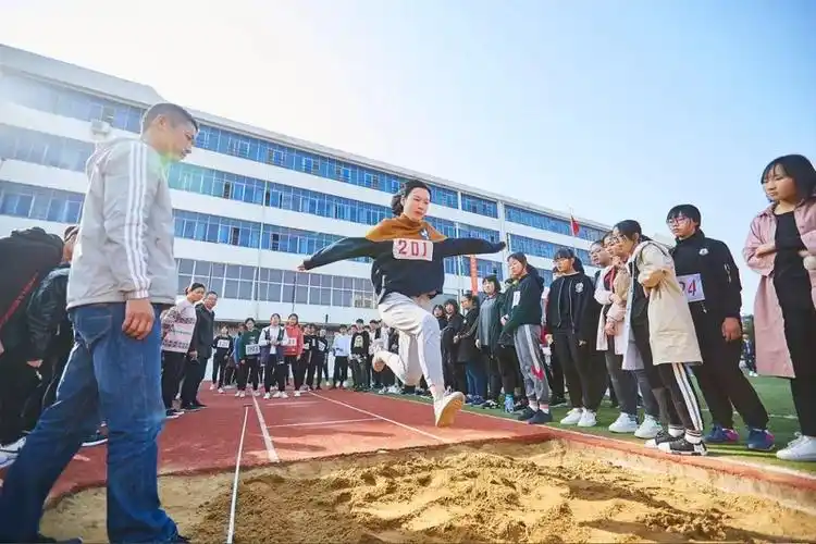江都区第一中学举行第四十三届体育运动会_运动员