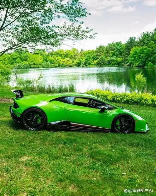 兰博基尼huracanperformante的绿色,如同璀璨翡翠