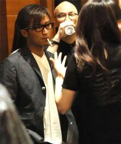 身价不菲的明星都抽啥烟?中华小意思,赵本山的一般人抽不起