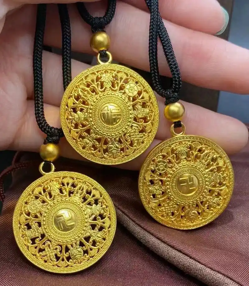 八宝罗盘7815老凤祥足金 老凤祥黄金八宝罗盘挂坠|||八宝罗盘又称