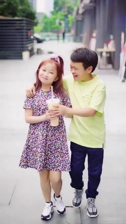 袖珍人朱洁因身高被叫矮矬子嫁袖珍人秦学士被宠成公主