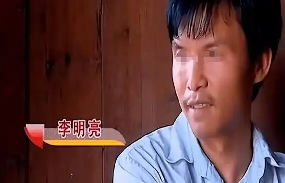 06时间如流水般逝去,李明亮在家中已度过了两年多的时光.