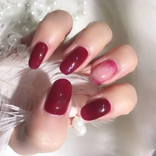 过年啦,酒红色晕染美甲来一波,更多美甲视频请关注77抖音号:eagle.