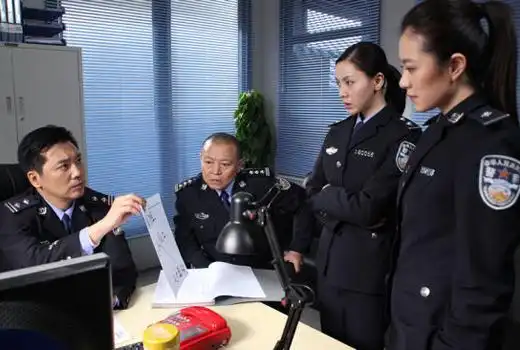 《暗警》是由张瀚文导演,刘畅,任山,赵圆圆,王奎荣主演的35集电视剧