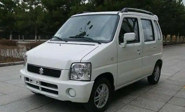 微型小面包车优选,铃木北斗星值得入手吗?四个细节给你答案!
