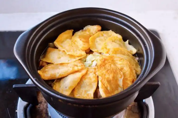 第12步(蛋饺白菜煲—金玉满堂的做法)