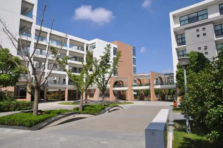 p>苏州百年职业学院(suzhou centennial college),简称:scc,坐落于