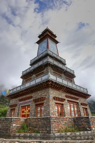 格萨尔古堡(亦称秀巴古堡)