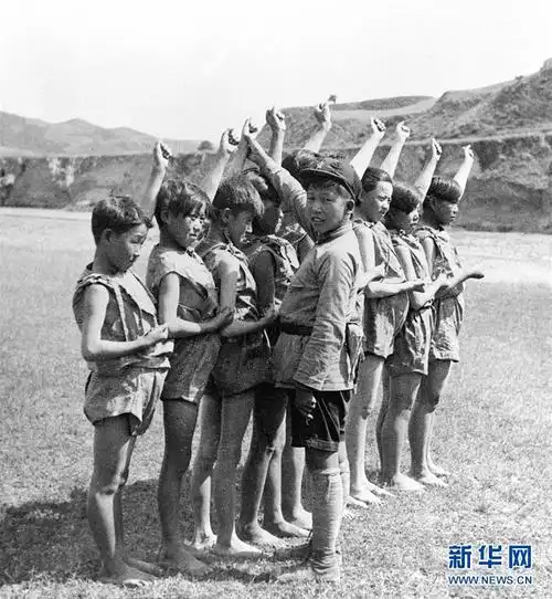 《西行漫记》中的红军影像