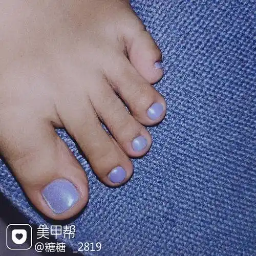 蓝色方圆形极光蓝色脚美甲图片